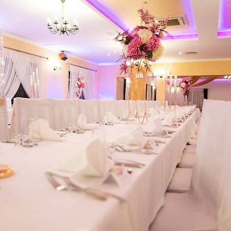Hotel Podzamcze กูรากัลวาเรีย ภายนอก รูปภาพ
