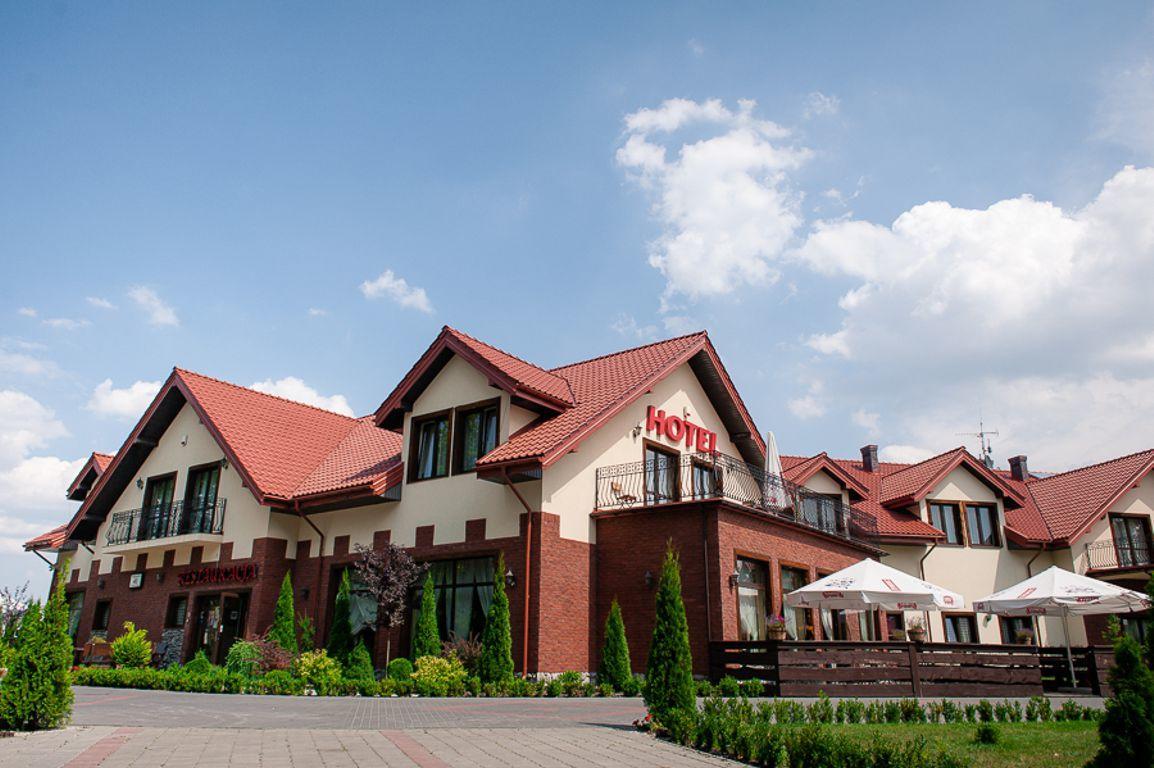 Hotel Podzamcze กูรากัลวาเรีย ภายนอก รูปภาพ